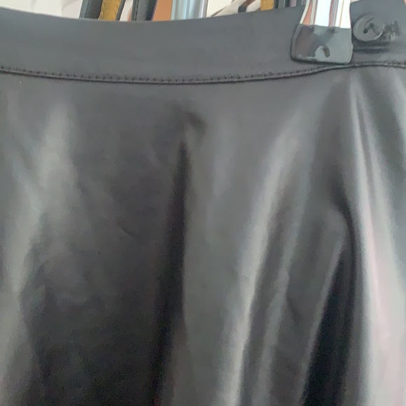 Black leather skirt - Picture 2 of 4